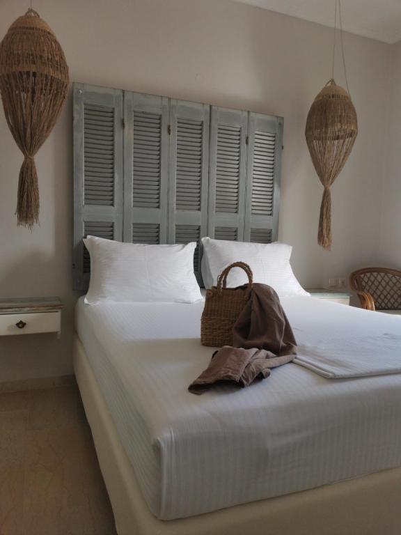 Deluxe Double Room with Side Sea View bedroom